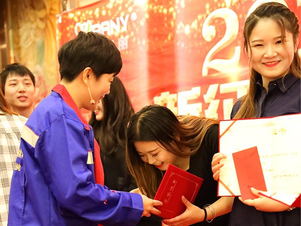 頒獎(jiǎng)大會(huì) 頒獎(jiǎng)大會(huì)